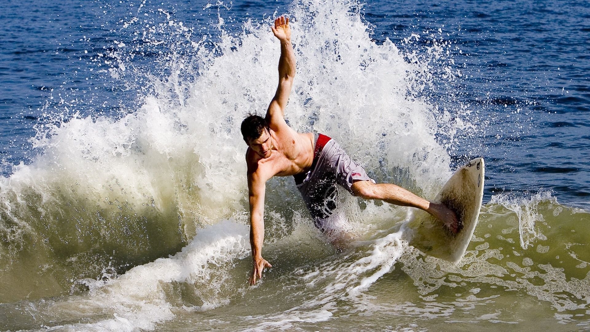 【电子判罚的争议】VAR是否降低了裁判误判率?,var裁判有几个